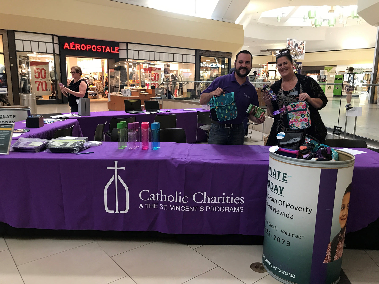 Lunch Boxes Given to Students in Need Before New School Year